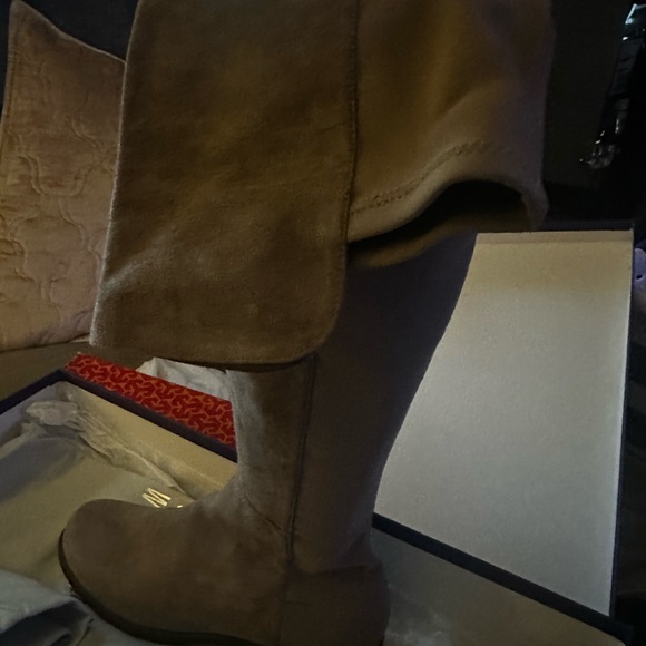 Stuart Weitzman - Picture 3 of 8